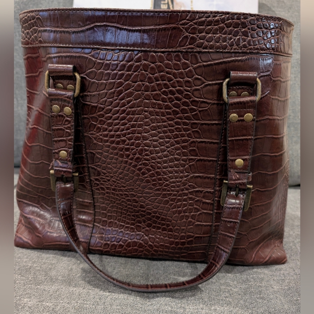 The Limited Large Embossed Tote Bag - Picture 2 of 11